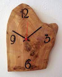 Orologio Da Parete Realizzato Su Una Fetta Di Tronco Con Numeri Dipinti A Mano Dilegnoinlegno Legno Orologio Pa Orologi Da Parete Orologio Legno Fai Da Te