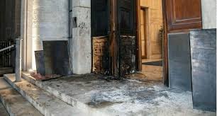 Rome Italie Incendie De L Entree De Institut National De La Sante Info Libertaire