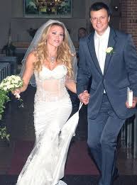Dessutom berättar han om hur de träffades och vad han föll för. Anna Eriksson Got Married