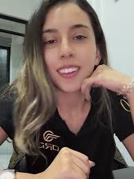 Reyna Salinas (@reynasalinass)