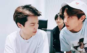 V live in ny's profile picture. 190811 On Vlive Jimin Hoseok Jhope Taehyung V Bangtan Sonyeondan Bts J Hope Bangtan