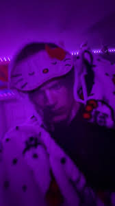 Damn You Leon You Got to Chill with A Tiny Wise Cracking Mouse