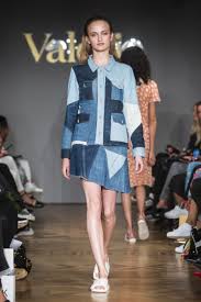 Apparel tended to be very bright and vivid in appearance. 30 80s Fashion Trends Making A Comeback Nostalgic 80s Trends Now