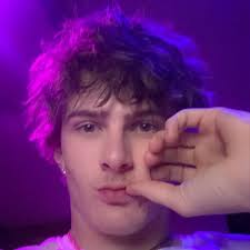 Isaac Hershey (@lil_white_choc06)