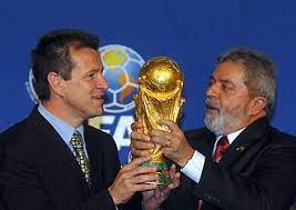 Da kann man auch den original wm pokal (weltmeister deutschland) bestaunen. Fifa Wm Pokal Wikipedia