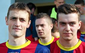 Football. Rostrenen passe par la petite porte