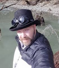 Derek Galyon's Instagram, Twitter & Facebook