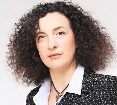 Linda Bergonzi's Instagram, Twitter & Facebook