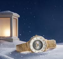 A gentle glow, a measured rhythm, and time held with care ...