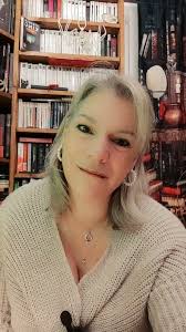 En attendant la sortie de Desdemona, mon prochain thriller fantastique FF,  prévue à la fin du mois, une jolie surprise vous attend pour la version  papier de La mémoire du dragon rouge