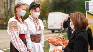 Bardzo się cieszę, że wczoraj zaszłam do skrzynki, bo czekało tam na mnie mnóstwo karteczek. Moldawia Prozachodnia Maia Sandu Wygrywa Wybory Prezydenckie Euractiv Pl