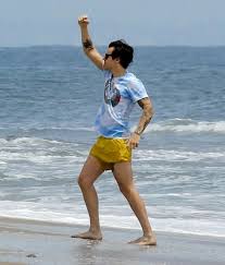 Harry At The Beach In Malibu Today Harry Edward Styles Loveislove Harryst Harry Styles Pictures Harry Styles Eyes Mr Style