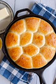Easy Fluffy One Hour Dinner Rolls From The Food Charlatan Super Easy Fluffy Dinner Rolls Done In One Hour An In 2020 Dinner Rolls Fluffy Dinner Rolls Food Charlatan