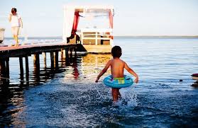 L Idylle Cafe Pour Un Diner Les Pieds Dans L Eau Biscarrosse Les Escapades Carnets Qui Inspirent Vos Voyages Biscarrosse Lac Location Bateau