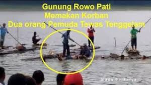 Video viral di media sosial 2021, link video. Dua Orang Pemuda Tewas Hanyut Saat Sedang Berlibur Dan Melakukan Selfi Di Gunung Rowo Pati Youtube