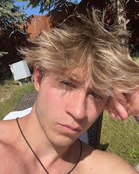 Brandon Pennell's Instagram, Twitter & Facebook