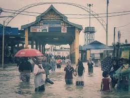 Mangsa banjir yang dipindahkan dijangka meningkat lewat malam ini memandangkan kerja pemindahan masih giat dijalankan di sementara itu, susulan hujan lebat sejak pagi tadi sebanyak 46 keluarga dipindahkan ke pusat pemindahan sementara (pps) di seluruh kelantan, hari ini. Mangsa Banjir Di Kelantan Terus Meningkat Lebih 13 Ribu Orang Dipindahkan