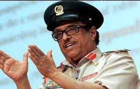 فجاء في تغريدة خلفان ما قاله: Ø®ÙÙØ§Ù ÙØ±ÙØ¶ ØªØ®ÙÙ Ø§ÙØ¥ÙØ§Ø±Ø§Øª Ø¹Ù Ø³ÙØ·Ø±Ù Ø§ÙØ´Ø±Ù Ø§ÙØ¥Ø®Ø¨Ø§Ø±Ù