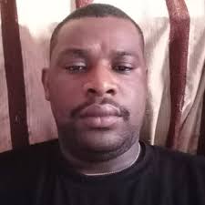 Daniel M., Leitor ávido e contador de histórias com vasto conhecimento em  várias áreas.