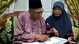 Rancangan muqaddam mula disiarkan dengan tv warna di tv 1 pada tahun 1978. Tokoh Al Quran Terkenal Malaysia Ustaz Hassan Azhari Meninggal Dunia Berita Mediacorp