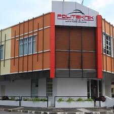 Politeknik premier adalah politeknik yang setanding dengan universiti. Apa Beza Politeknik Premier Konvensional Dan Metro