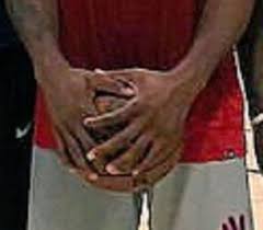 The size of an nba player can be shocking in many ways — just look at this 100% real, not photoshopped 2003 image of earl boykins (5'5) and yao ming (7'6). Everyone Is Losing It Over Kawhi Leonard S Giant Hands Sbnation Com