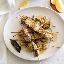 Qui potrete trovare tanti suggerimenti, idee e consigli per preparare golose ricette con l'alloro, facili e veloci o un po' più. Spiedini Di Pesce Spada Con Limone E Alloro Fresco Pesce