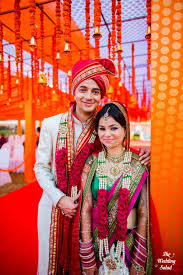 6 Impressively Unique Jaimala Styles To Rock At Your Wedding Check out this traditional hindu ceremony rose and carnation jaimala and see more inspirational photos on theknot.com. 6 impressively unique jaimala styles to rock at your wedding