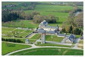 Check spelling or type a new query. Le Chateau Des Peres Innove Avec Un Hotel Futuriste Pme Eti