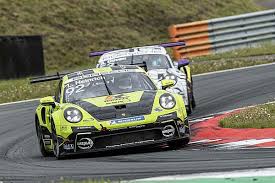 Seasoned sim racers, young guns and amateur drivers from real motor racing treated viewers to many overtaking maneuvers, said hurui issak , project manager of the porsche carrera cup deutschland. Start Ziel Sieg Heinrich Gewinnt Erstes Carrera Cup Rennen Porsche Carrera Cup Motorsport Xl