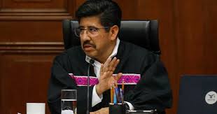 Sheinbaum pide solventar discrepancia constitucional para designar al presidente de la SCJN