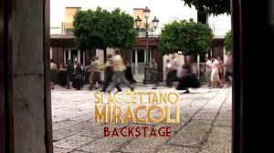 La rumba dei miracoli 2:23. Si Accettano Miracoli Featurette Backstage Youtube