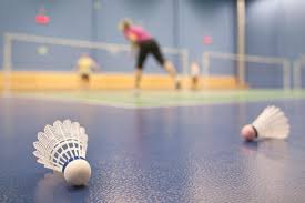 The only difference is that the net is raised higher and the ball is lighter. Badminton In Berlin Urban Sports Club