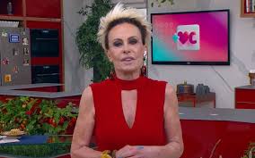 Ana maria braga was born on april 1, 1949 in são joaquim da barra, são paulo, brazil as ana maria braga maffei. Internet Users Disapprove Of Ana Maria Braga S Creepy Look Pineapple Flower Entertainment Prime Time Zone