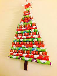 Diy Christmas Tree Looking For Some Unusual Ideas To Decorate Your Office Or House I Did This Using Wrapping Paper Super Arranjos De Natal Natal Artesanato
