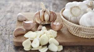 Bawang putih atau garlic (inggris) merupakan jenis umbi lapis yang bisa tumbuh di daerah dataran tinggi dan daerah dataran rendah selama memiliki kelembaban udara yang cukup baik. Manfaat Bawang Putih Untuk Membersihkan Ginjal Health Liputan6 Com