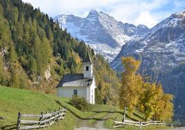 Tief hinten im valsertal, einem seitental der surselva südlich von ilanz, auf 1250m liegt das bergdorf vals. Das Bergsteigerdorf St Jodok Schmirn Und Valsertal