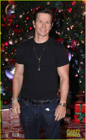 Mark Wahlberg Will Ferrell Bring Daddy S Home 2 To London Mark Wahlberg Mark Wahlberg Daddy S Home 80s Celebrities