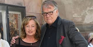 Lars lasse nils berghagen (born may 15, 1945 in enskede) is a swedish singer, songwriter, composer and actor. Lasse Berghagen Anklagas Utgora Ett Dodligt Hot Stoppa Pressarna Kandisar Kandisnytt Hant Extra Se Hor Noje