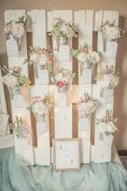 Comment laborer un plan de table en restant zen? 20 Tailleurs De Mariage Pour Mariees Stylees Mariage Wedding Table Plan Deco Desi Deco Mariage Palette Plan De Table Mariage Idee Deco Mariage Champetre
