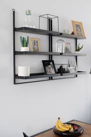 industriele eethoek met een metalen wandrek zosammieenzo keuken wandrek eettafel decoraties wandrek