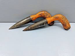 Liberty garden products has been providing commercial distributors, professional gardeners and home gardeners with a variety of quality products for over fifteen years. 2 Antique Cast Iron Dibble Garden Tool Bulb Planting William Johnson Newark Nj Williamjohnson Antiques For Sale Antiques Antique Cast Iron