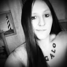 Holly Bartley (@hollzy90)