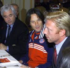 Um jogador de todos os tempos (1992) and xii fifa world cup 1982 (1982). Fc Bayern Karl Heinz Rummenigge Nennt Private Grunde Fur Moglichen Ruckzug Welt