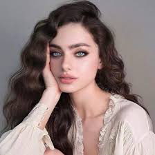 رايقة معي لدرجة إذا حدا سألني عن عمري بقلو انت عمري ..🌝♥️"