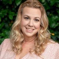 10+ (na) “Donna Deutsch” profile