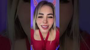 Sin ropa interior! Influencer de Only Fans graba video 