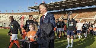 Ik kende hem van de voetbalplaatjes, als voetballer van sparta, die ik als jongetje op de lagere school. Korte Film Louis Van Gaal Scoort 518 700 Met Quote 500 Voetbal Video