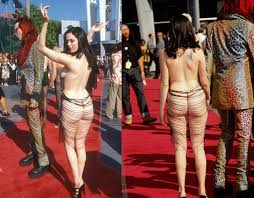 The actress stunned viewers when she arrived at the red carpet of the. A Blast From The Past Vma S 1998 Luxeified