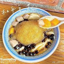 yummyday美味日子tren instagram 到宜蘭怎麼可以不吃一下和平豆花 s s 黑糖水製成的冰沙 好消暑 豆花口感綿密帶有柴燒味搭配qq珍珠好好吃呀 炎炎夏日必須來一碗 還有料多又實在的芋圓仙草奶凍 配料超多 加上鮮奶球更對味